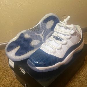 Selling Jordan retro 11 snake skins size 6